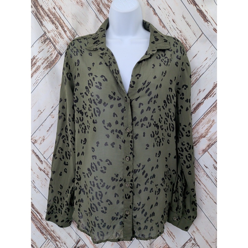 Bella Dahl Green Leopard Print Button Down Top‎